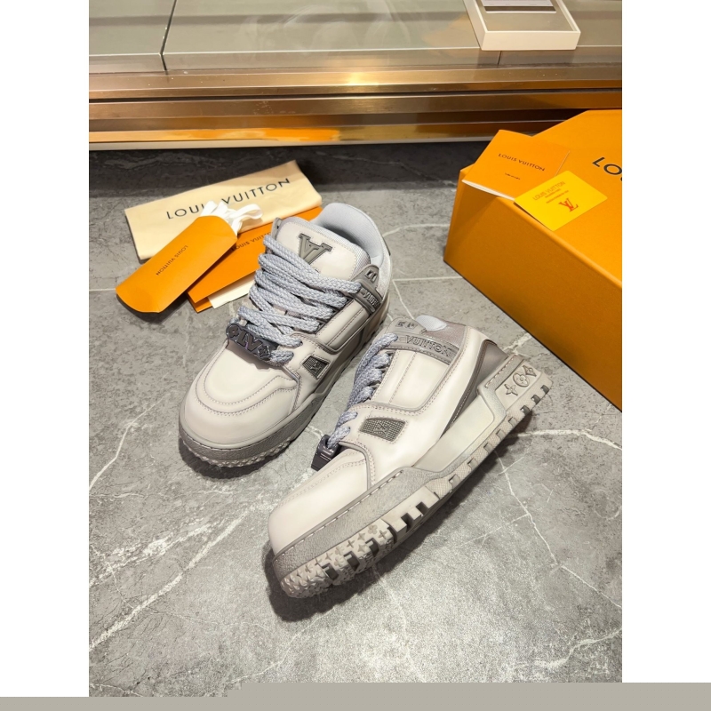 l**is V*t*n sneakers